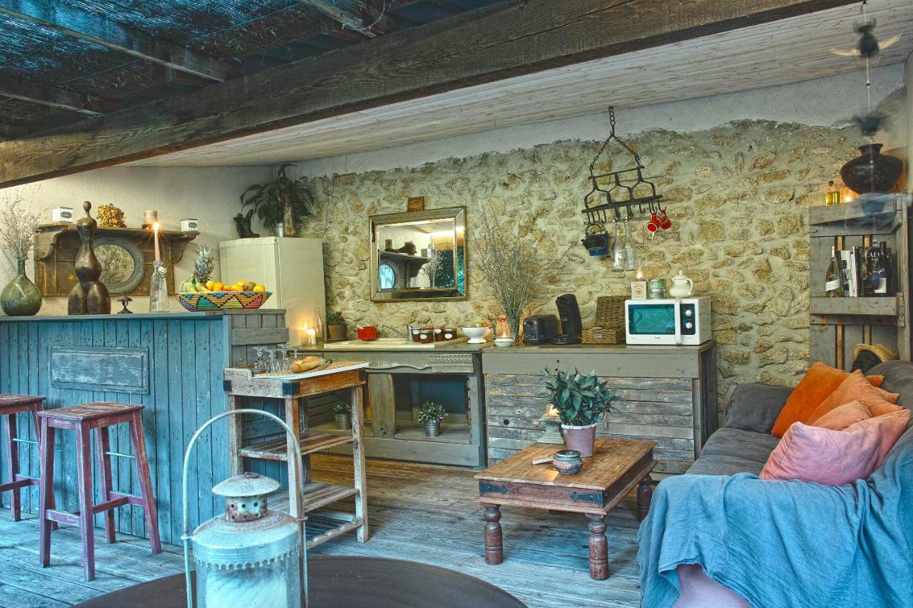 Grans Le Moulin De Picaud B&B 외부 사진